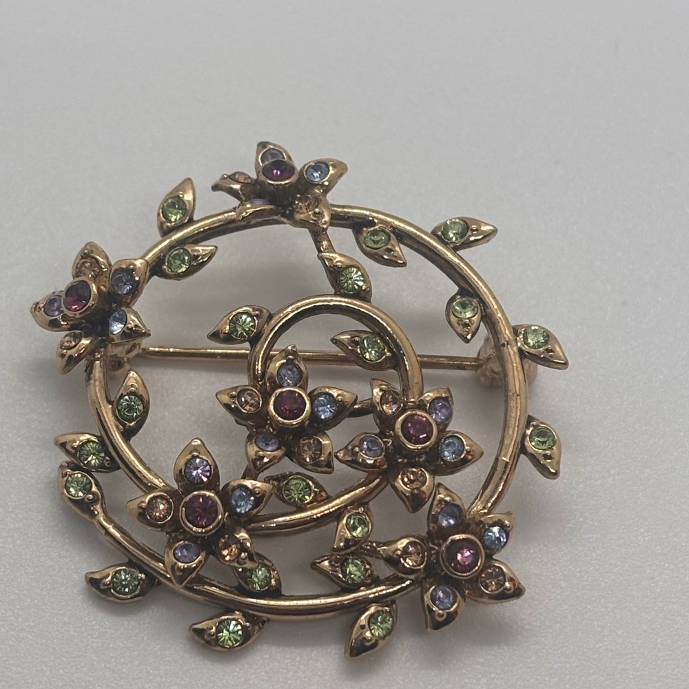 Vintage Monet‎ Brooch Gold Tone Floral Wreath Pin Rhinestone Accents Sparkle